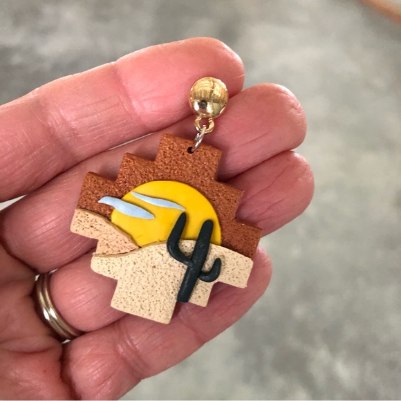 Handmade southwestern scenic desert earrings - Picture 3 of 5